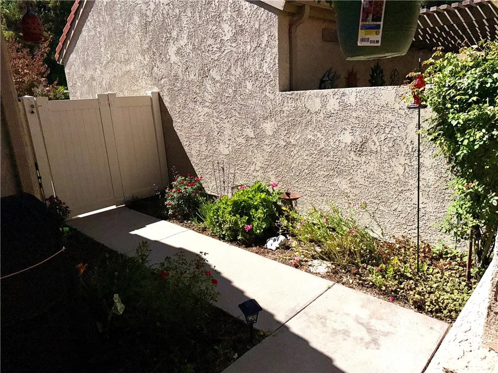 19946 Ave of the Oaks Newhall, CA 91321