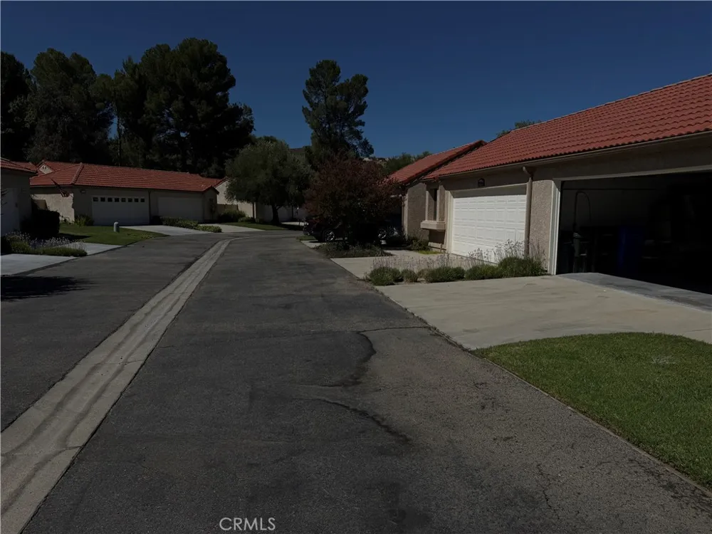 19946 Ave of the Oaks Newhall, CA 91321