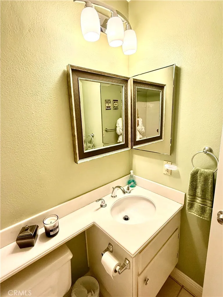 19946 Ave of the Oaks Newhall, CA 91321