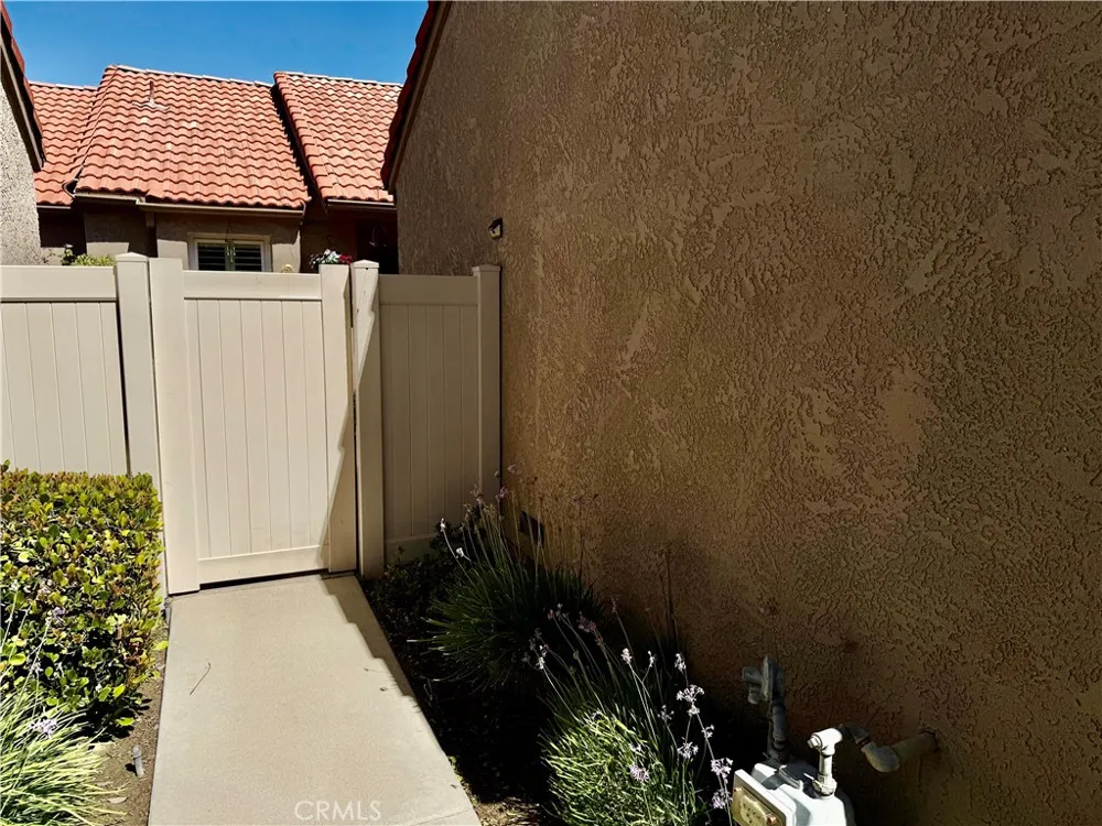 19946 Ave of the Oaks Newhall, CA 91321