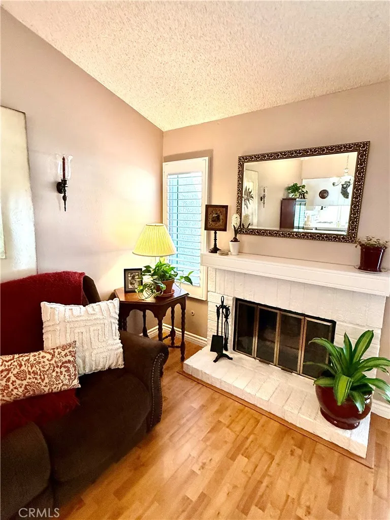 19946 Ave of the Oaks Newhall, CA 91321