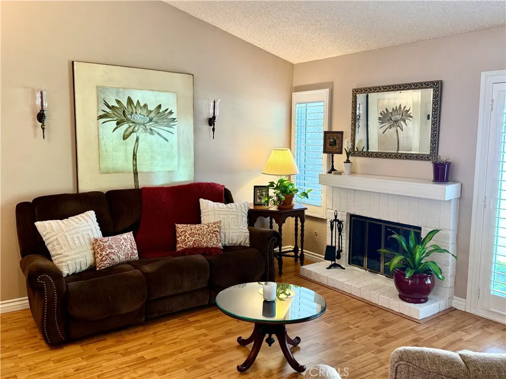 19946 Ave of the Oaks Newhall, CA 91321