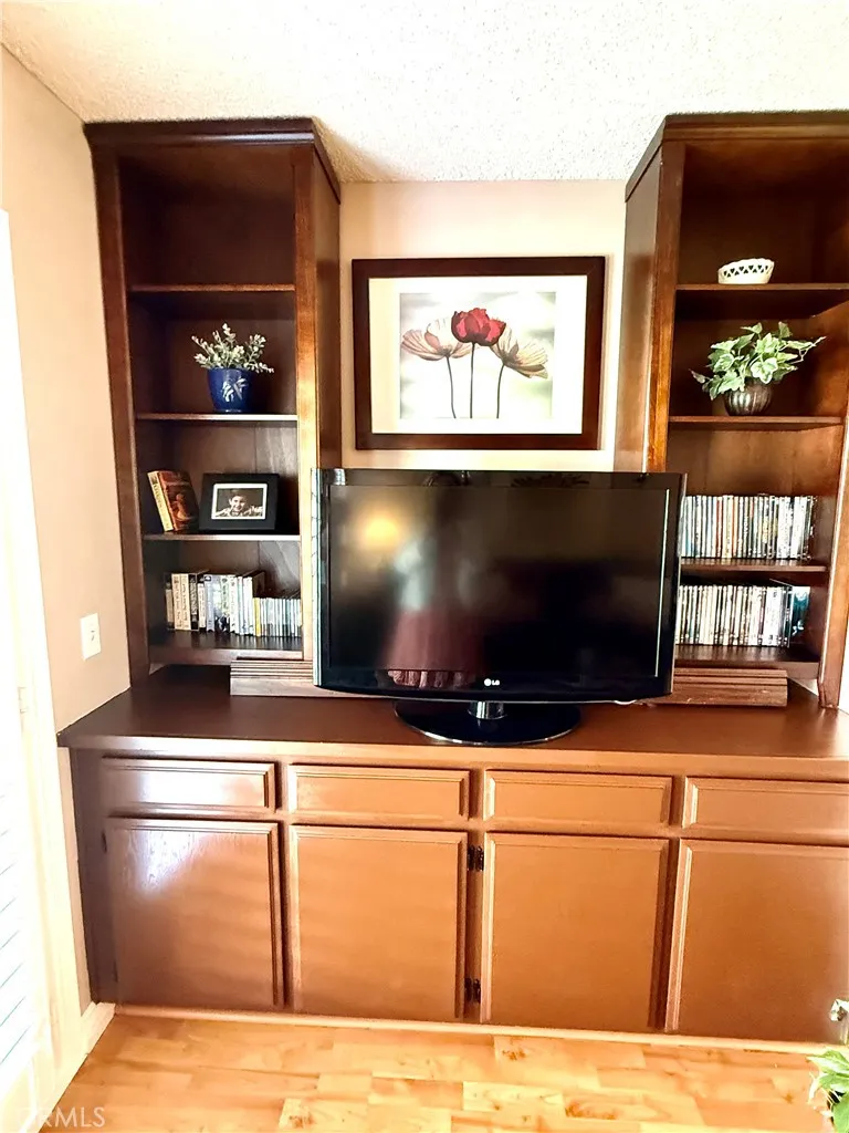 19946 Ave of the Oaks Newhall, CA 91321