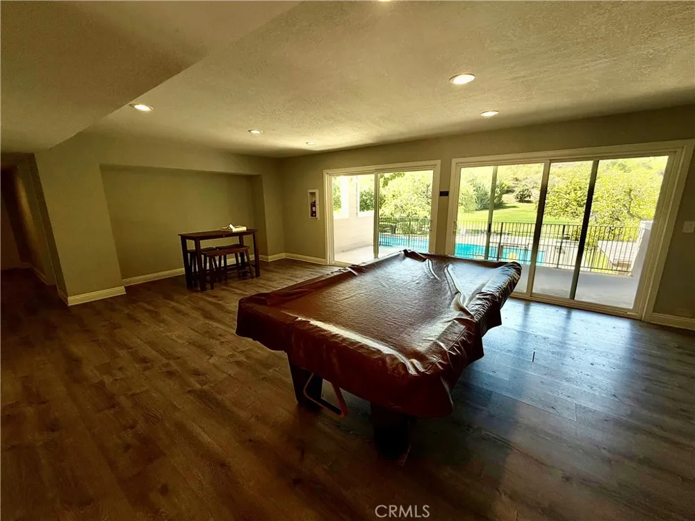 19946 Ave of the Oaks Newhall, CA 91321