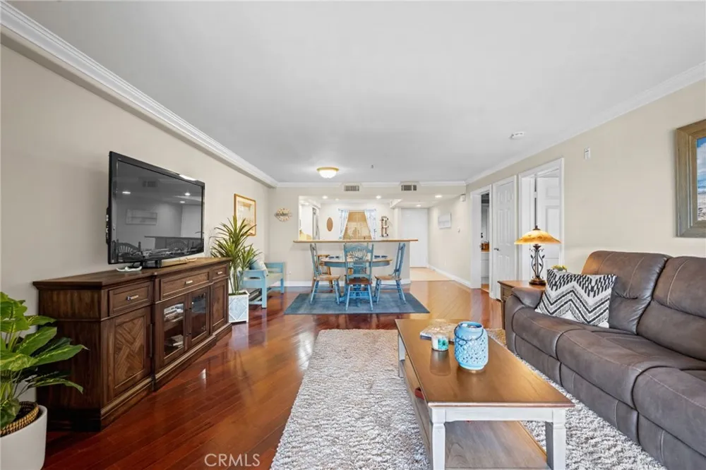 200 Pacific Coast #M-9 Huntington Beach, CA 92648