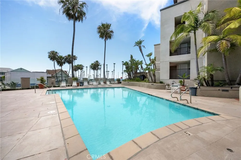 200 Pacific Coast #M-9 Huntington Beach, CA 92648