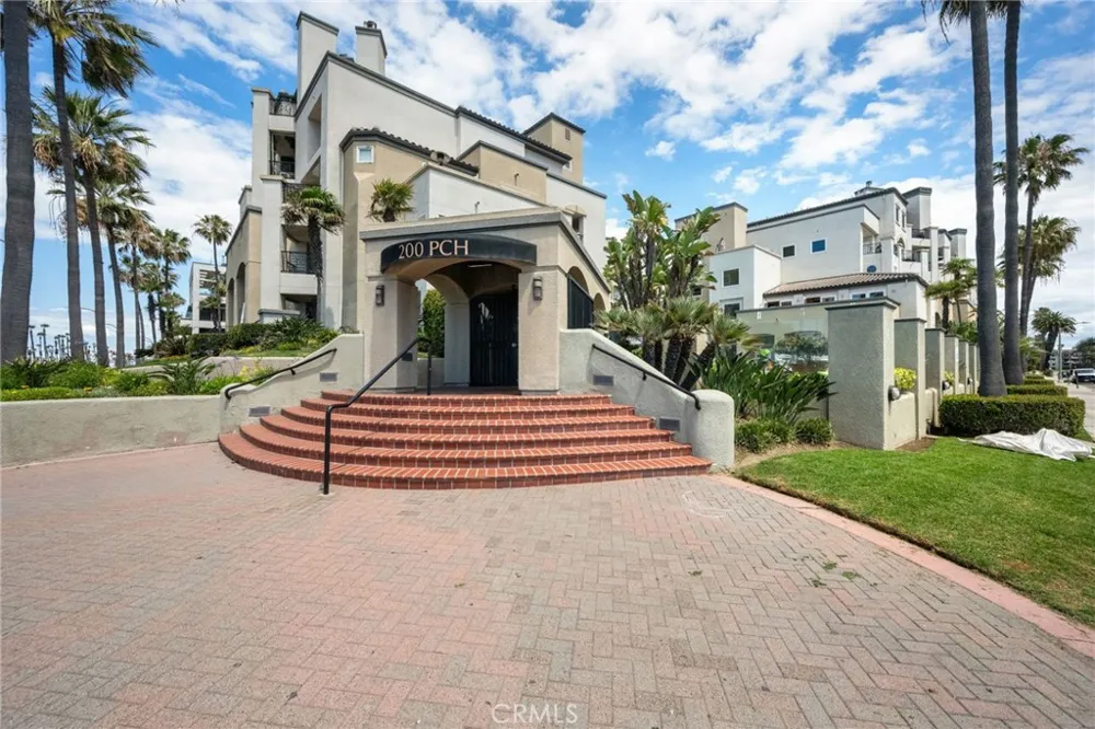 200 Pacific Coast #M-9 Huntington Beach, CA 92648
