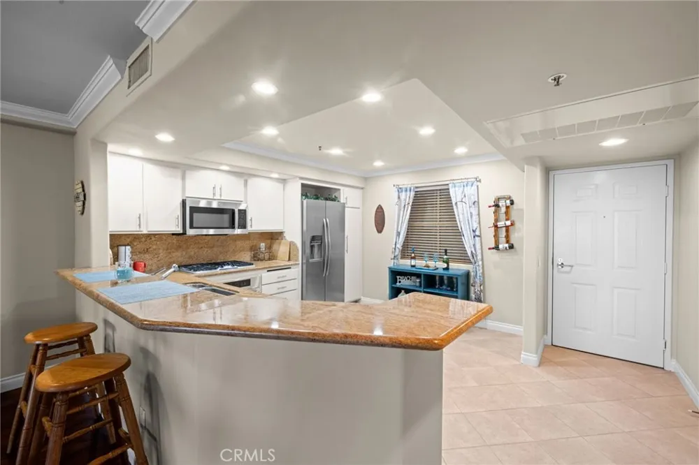 200 Pacific Coast #M-9 Huntington Beach, CA 92648