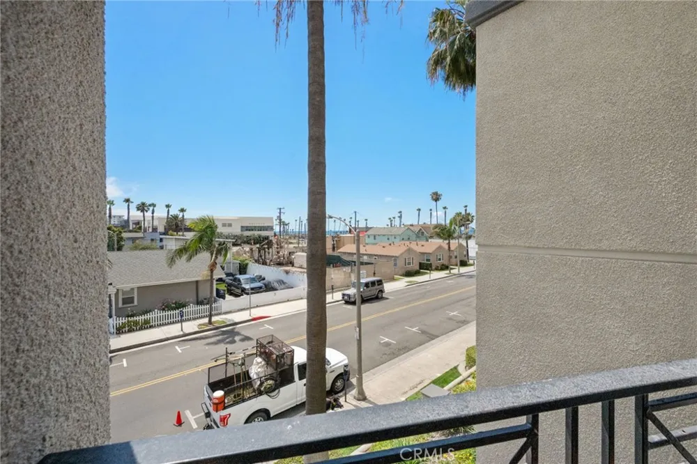 200 Pacific Coast #M-9 Huntington Beach, CA 92648