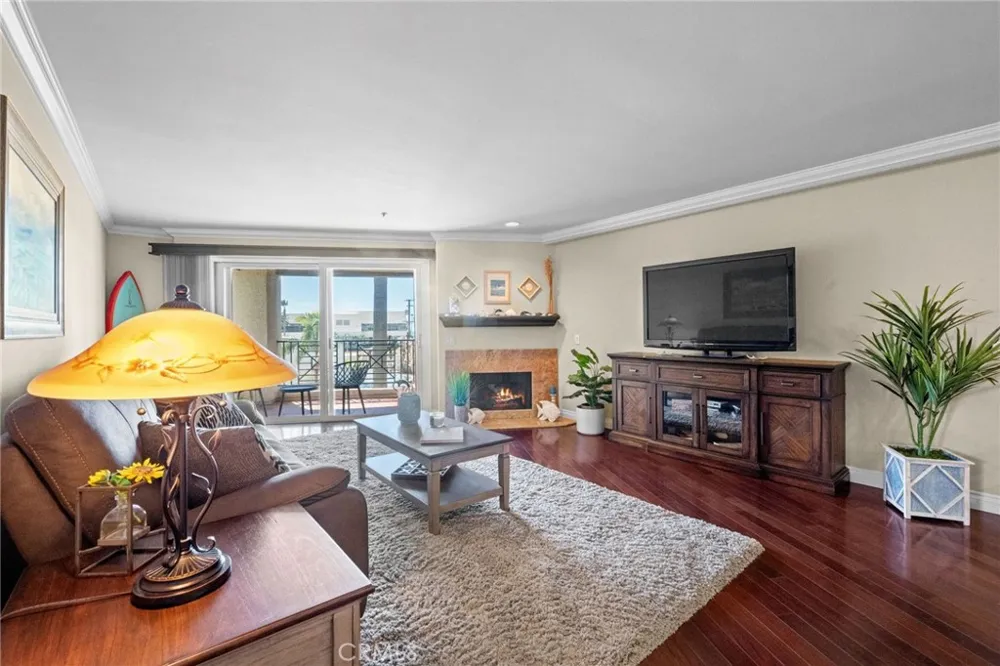 200 Pacific Coast #M-9 Huntington Beach, CA 92648