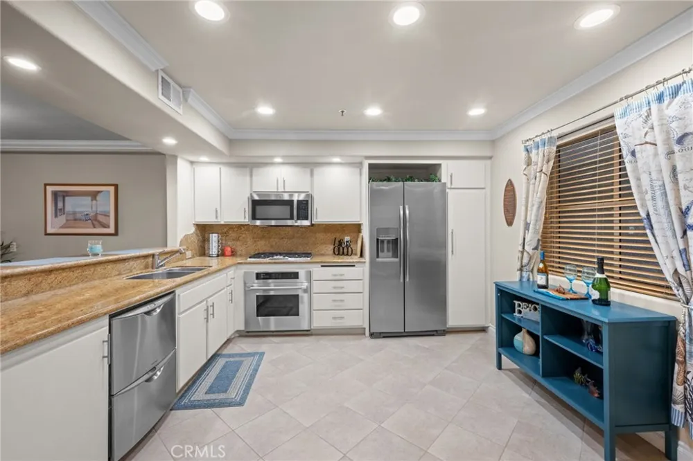 200 Pacific Coast #M-9 Huntington Beach, CA 92648