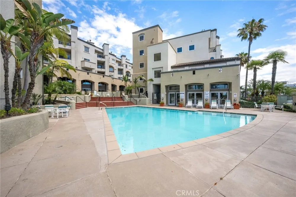 200 Pacific Coast #M-9 Huntington Beach, CA 92648