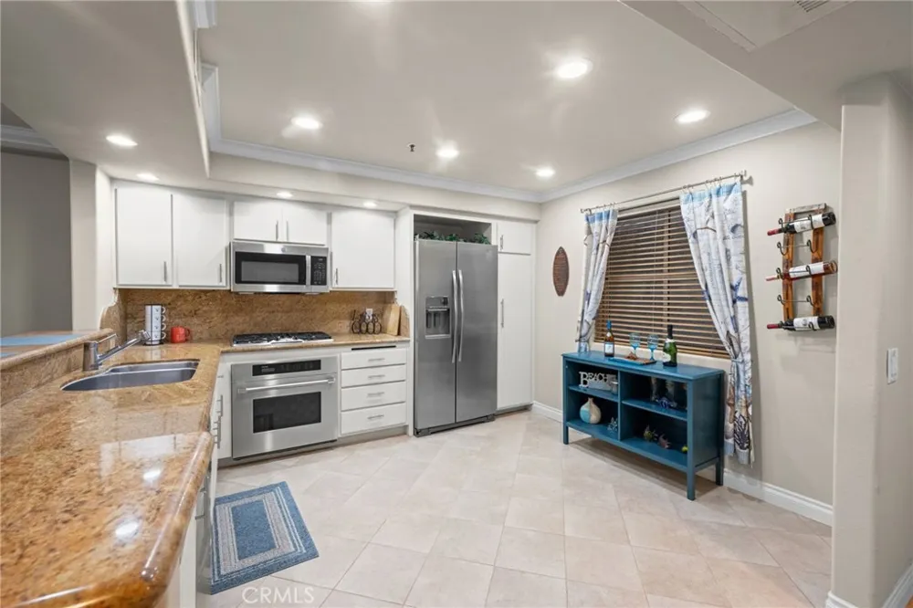 200 Pacific Coast #M-9 Huntington Beach, CA 92648