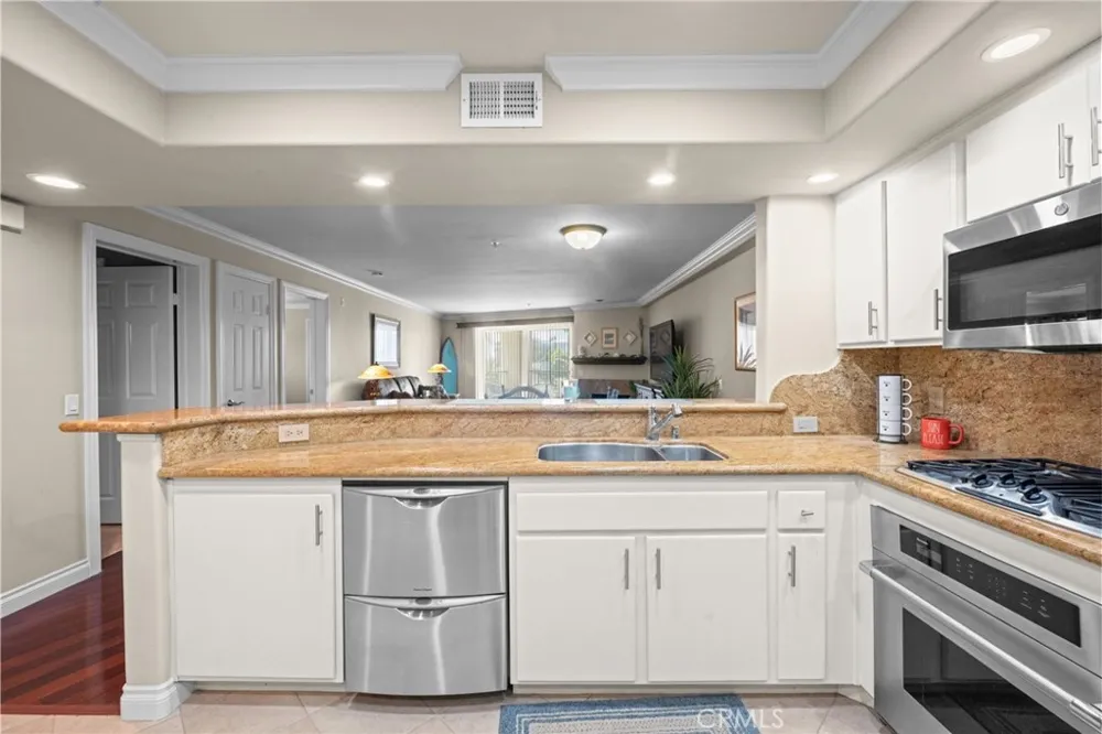 200 Pacific Coast #M-9 Huntington Beach, CA 92648