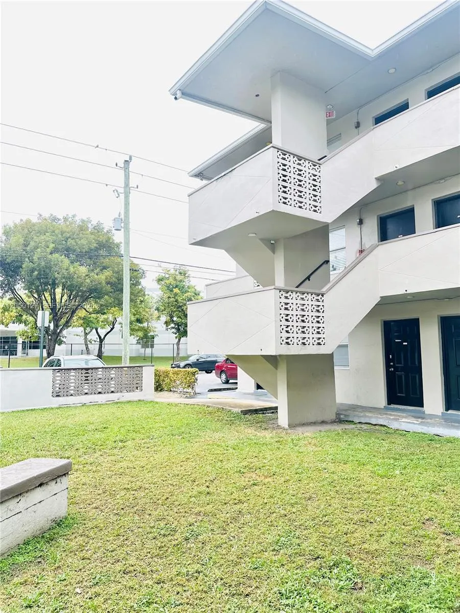 1545 NW 8th Ave #105 Miami, FL 33136