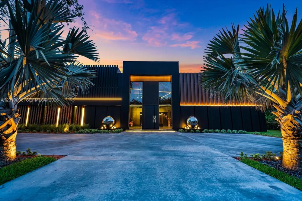 13500 SW 69th Ave Pinecrest, FL 33156