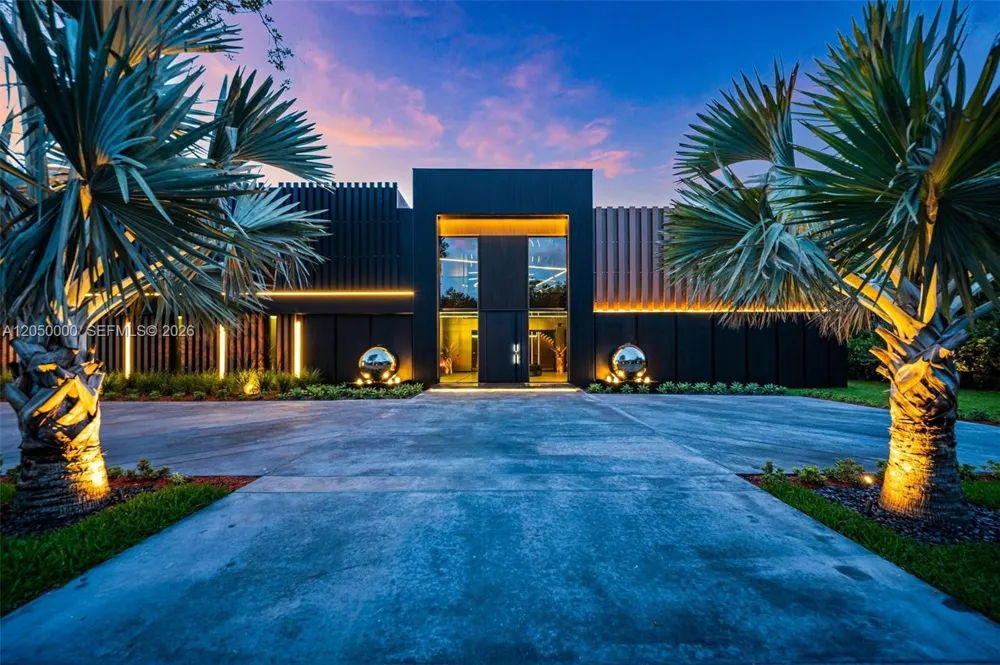 13500 SW 69th Ave Pinecrest, FL 33156