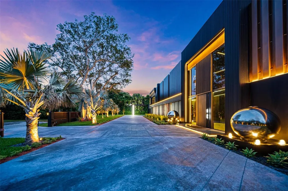 13500 SW 69th Ave Pinecrest, FL 33156