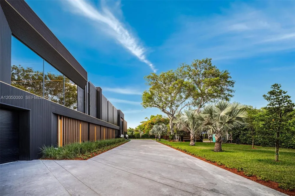 13500 SW 69th Ave Pinecrest, FL 33156