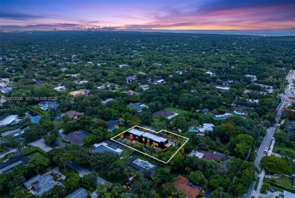 13500 SW 69th Ave Pinecrest, FL 33156