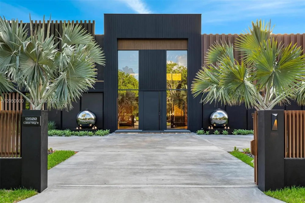 13500 SW 69th Ave Pinecrest, FL 33156