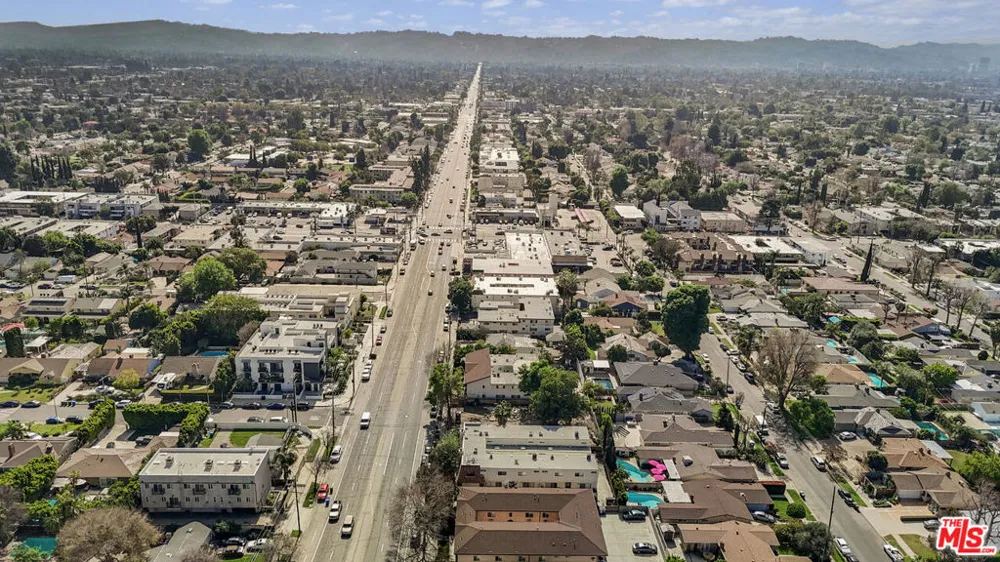 6901 Woodman Avenue Van Nuys, CA 91405