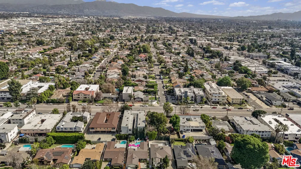 6901 Woodman Avenue Van Nuys, CA 91405