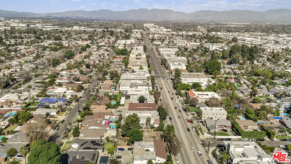 6901 Woodman Avenue Van Nuys, CA 91405