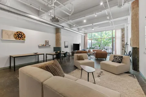 700 Washington Avenue #212