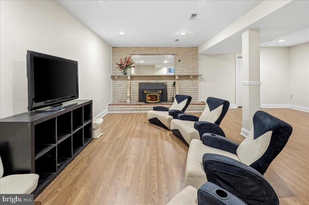11846 CHAPEL ROAD Clifton, VA 20124