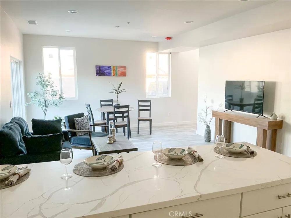 33040 Rancho Vista Drive Cathedral City, CA 92234