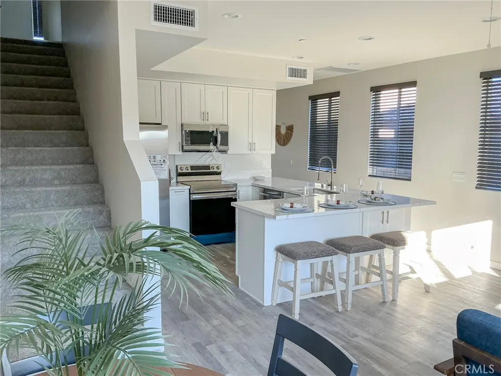 33040 Rancho Vista Drive Cathedral City, CA 92234
