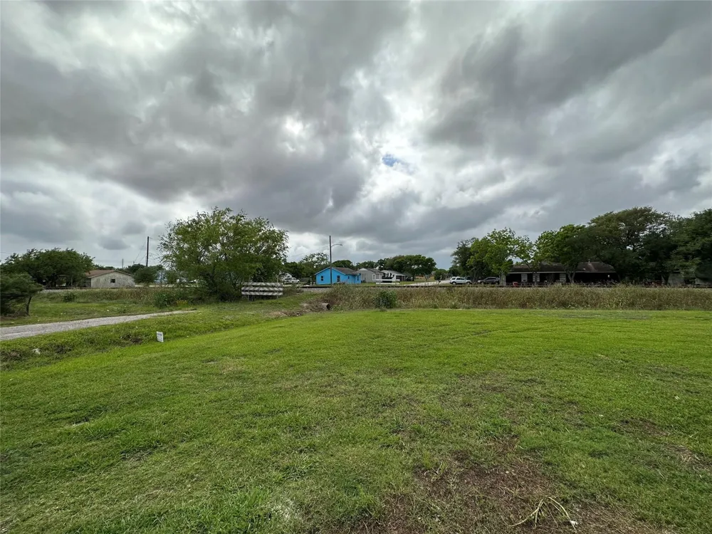 626 W 7th Street Freeport, TX 77541