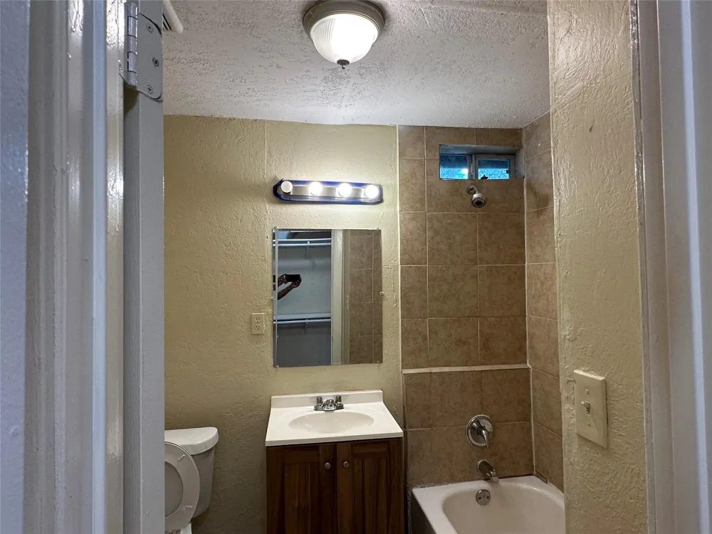 626 W 7th Street Freeport, TX 77541