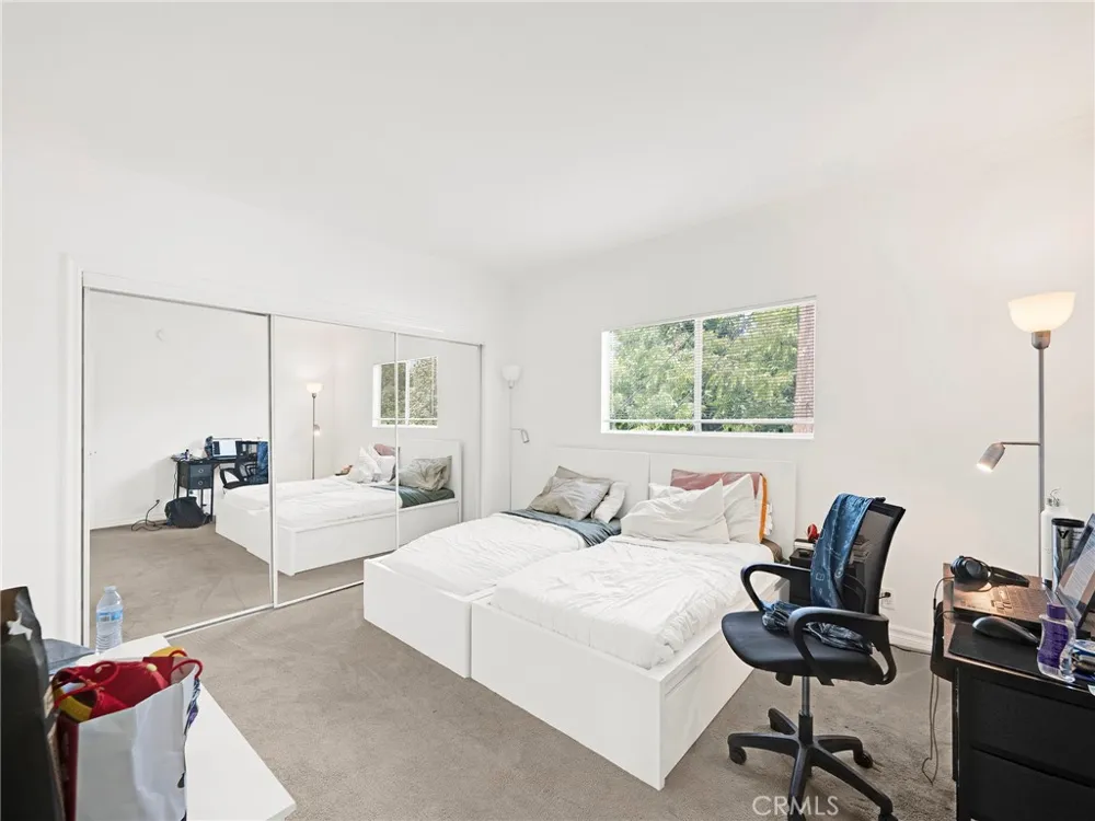 525 S Shelton Street #205 Burbank, CA 91506