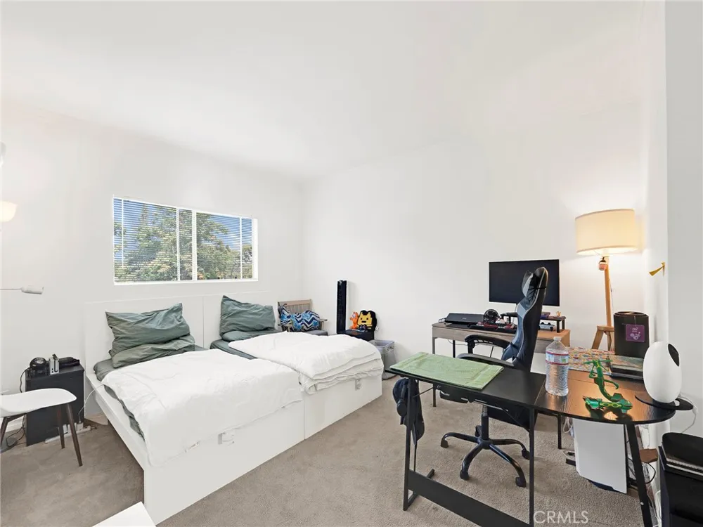 525 S Shelton Street #205 Burbank, CA 91506