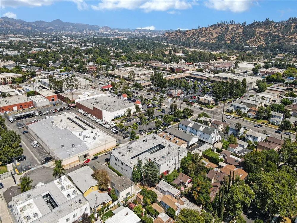 525 S Shelton Street #205 Burbank, CA 91506