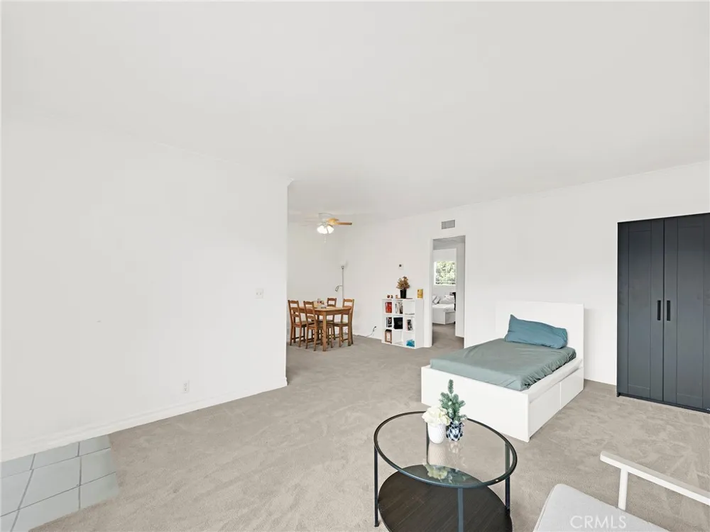 525 S Shelton Street #205 Burbank, CA 91506