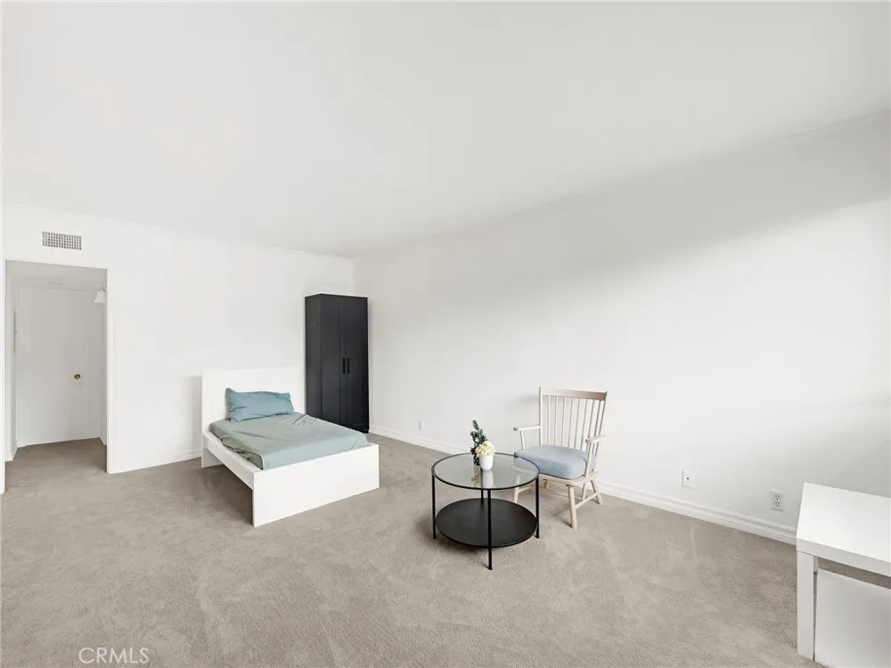 525 S Shelton Street #205 Burbank, CA 91506
