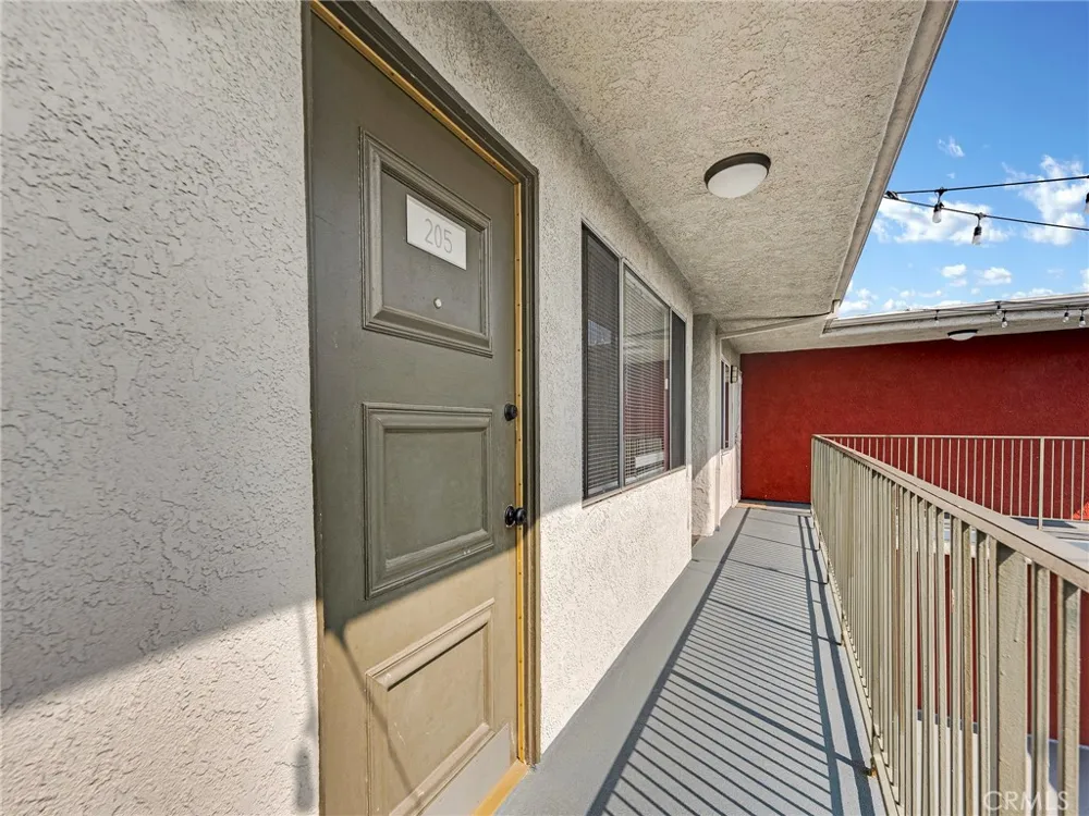 525 S Shelton Street #205 Burbank, CA 91506