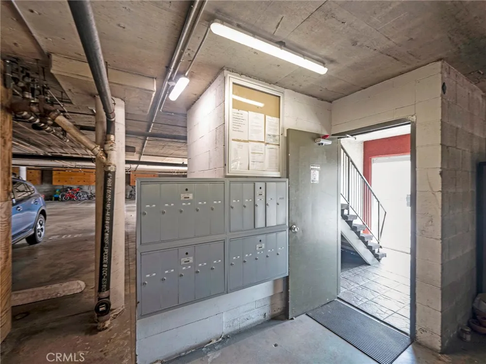 525 S Shelton Street #205 Burbank, CA 91506