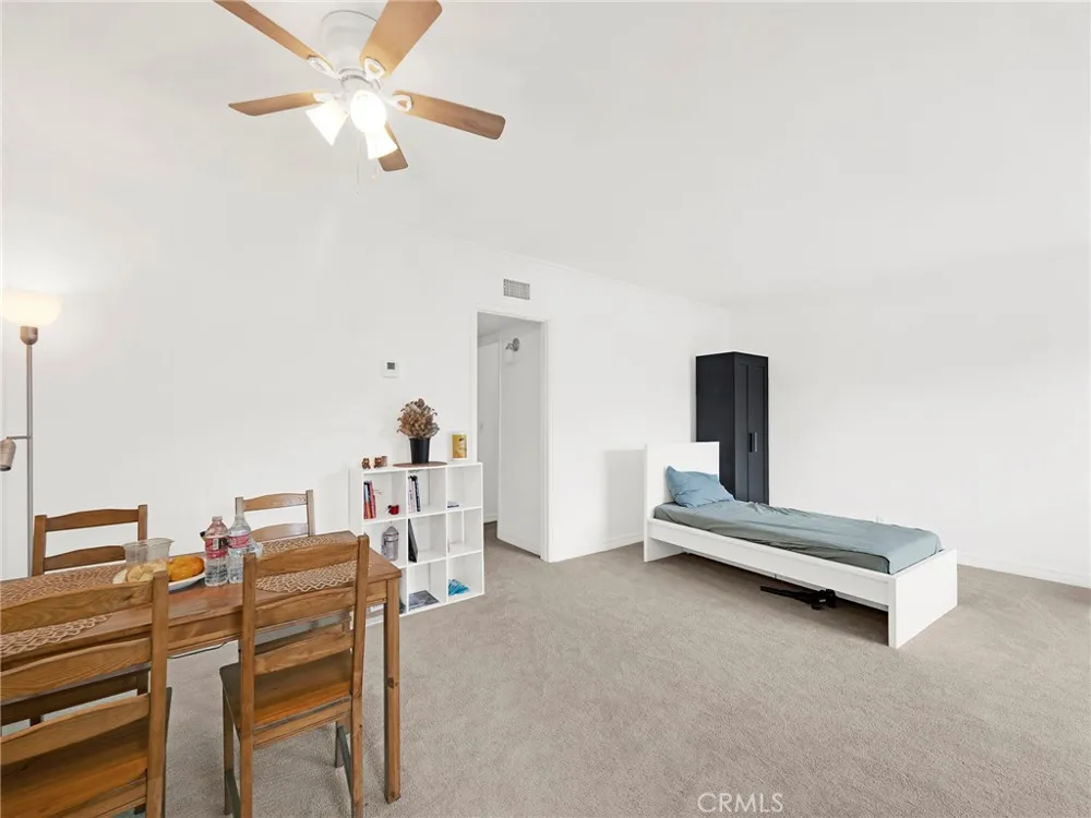 525 S Shelton Street #205 Burbank, CA 91506