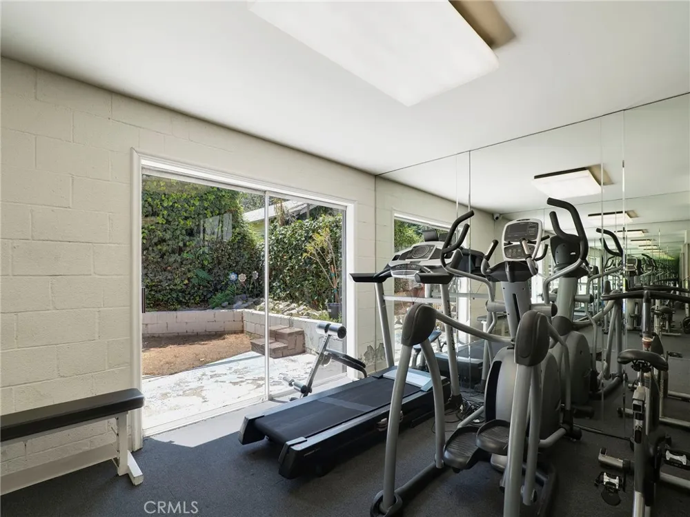 525 S Shelton Street #205 Burbank, CA 91506