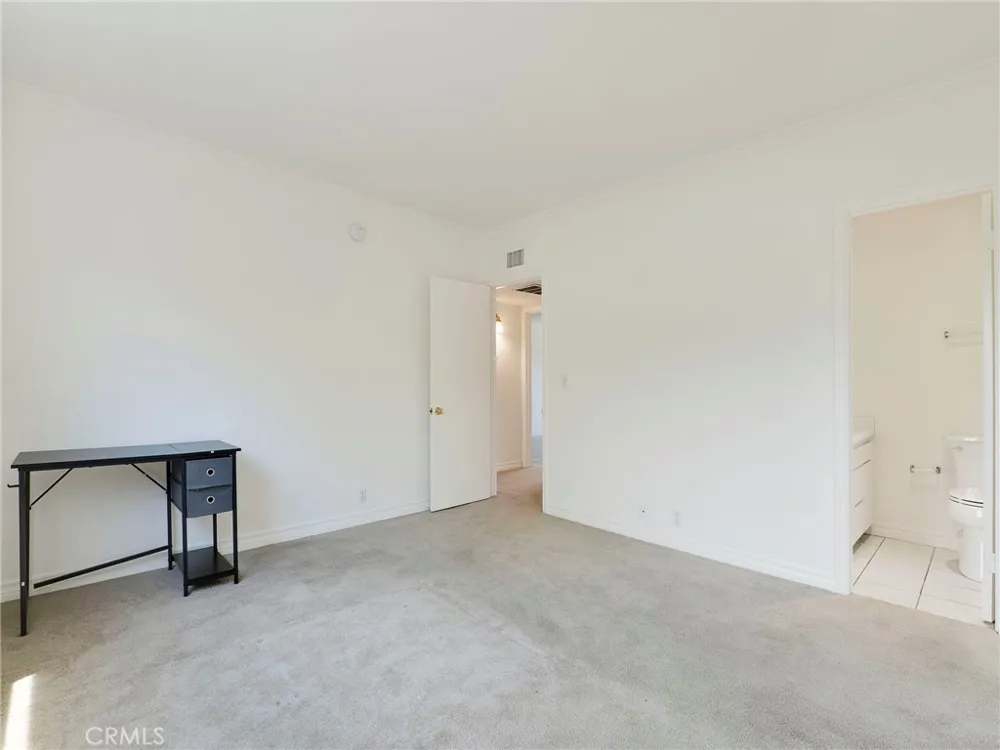 525 S Shelton Street #205 Burbank, CA 91506