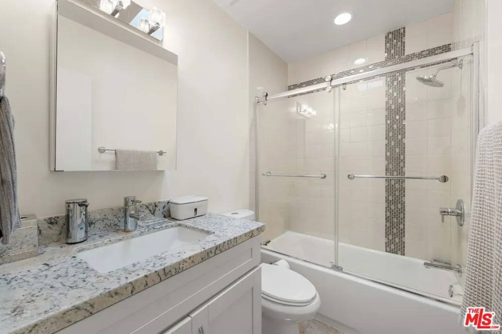 933 11th Street #21 Santa Monica, CA 90403