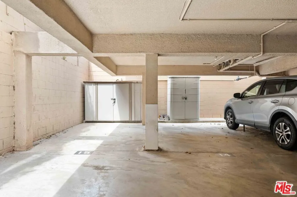 933 11th Street #21 Santa Monica, CA 90403