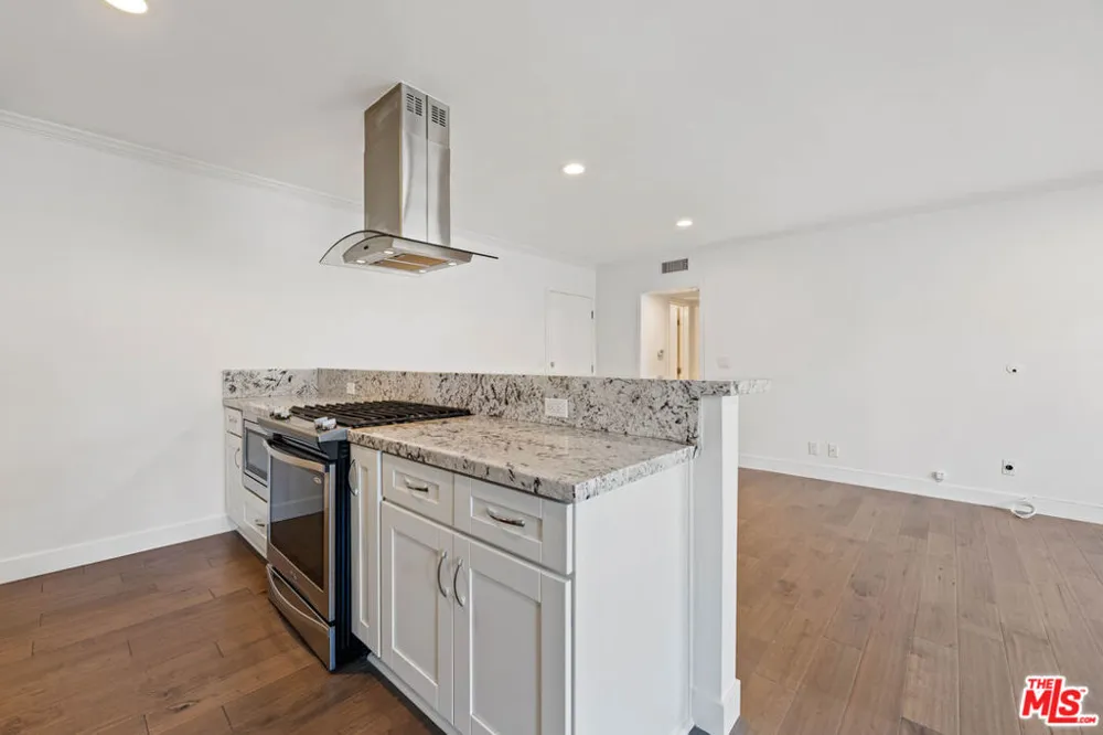 933 11th Street #21 Santa Monica, CA 90403
