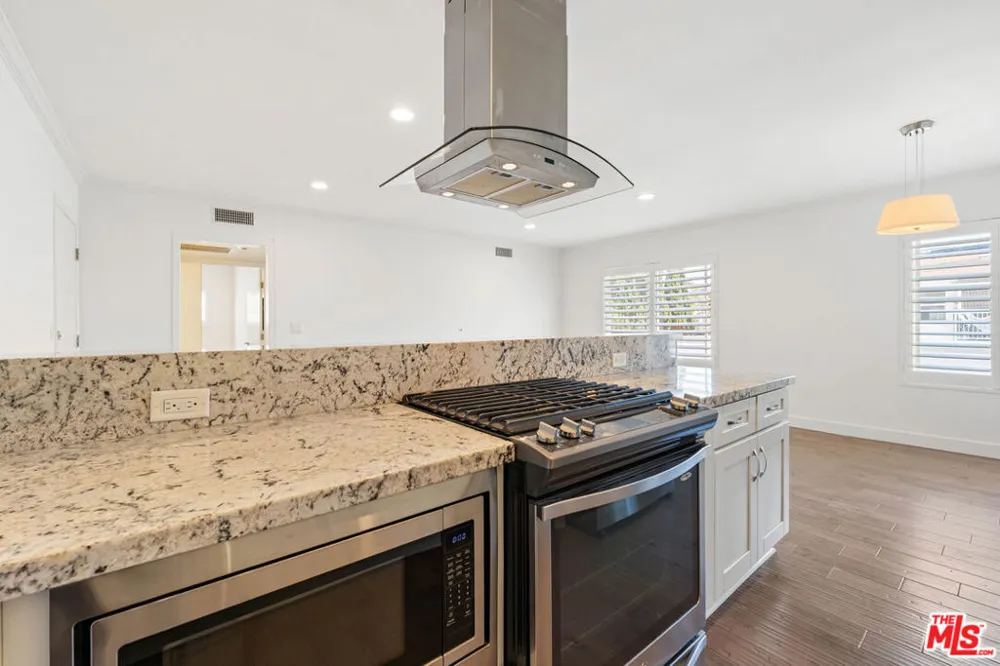 933 11th Street #21 Santa Monica, CA 90403