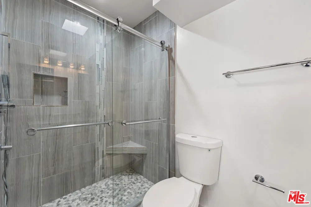 933 11th Street #21 Santa Monica, CA 90403