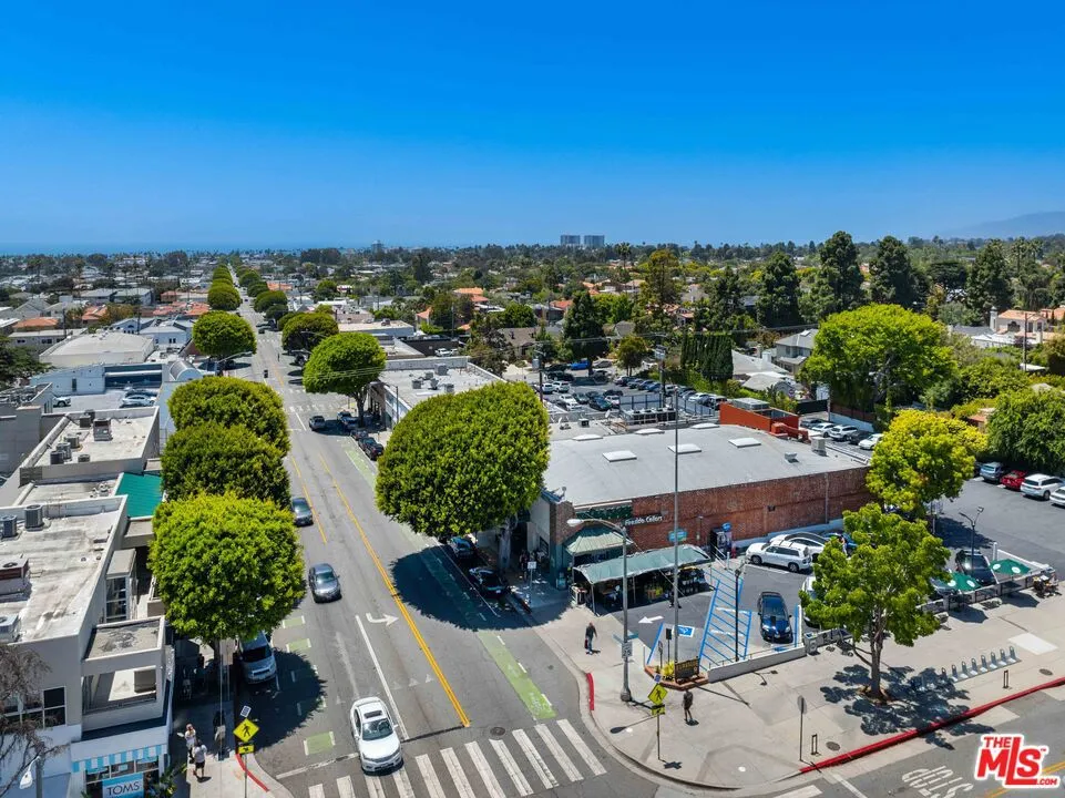 933 11th Street #21 Santa Monica, CA 90403